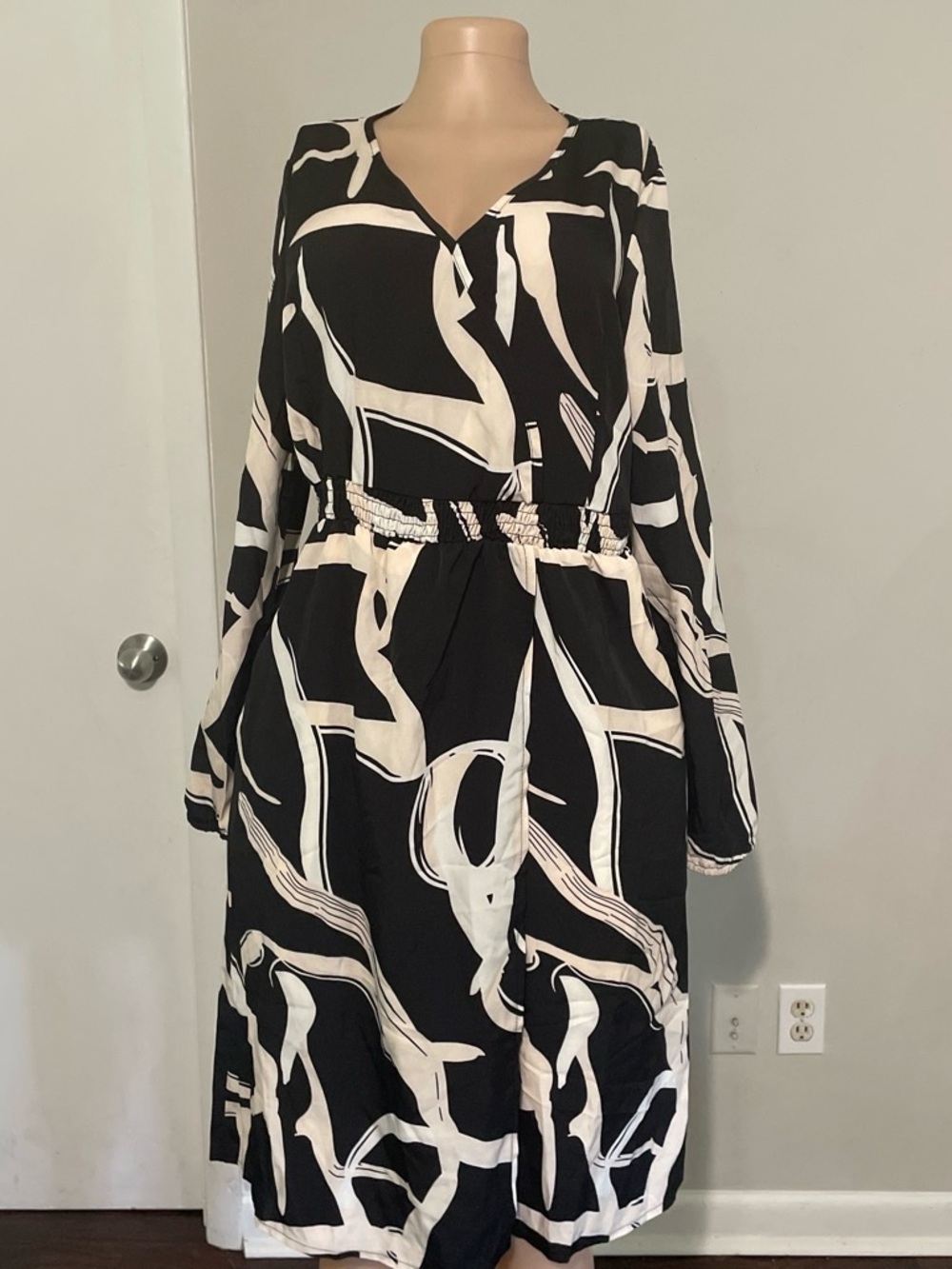 Black & White Abstract Print Long Sleeve Dress